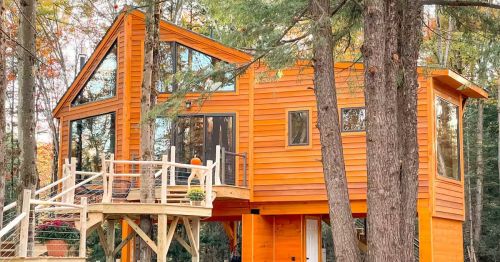 A wooden treehouse cabin in the middle of the woods in Vermont