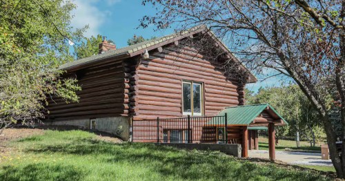 exterior of a cabin in Columbus, Nebraska