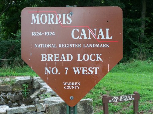 Sign for Morris Canal, a National Register Landmark, indicating Bread Lock No. 7 West in Warren County.