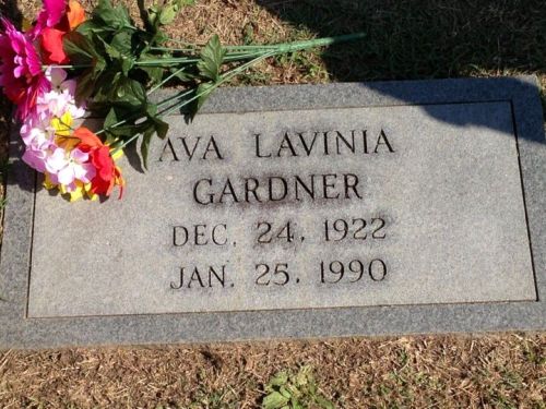 Gravestone of Ava Lavinia Gardner, with flowers, displaying her birth and death dates: Dec. 24, 1922 - Jan. 25, 1990.