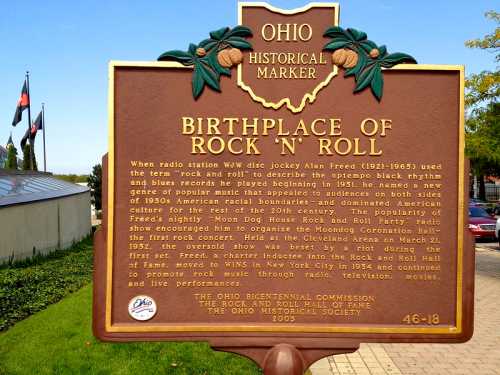 Historical marker detailing the birthplace of rock 'n' roll, highlighting radio DJ Alan Freed's influence on the genre.