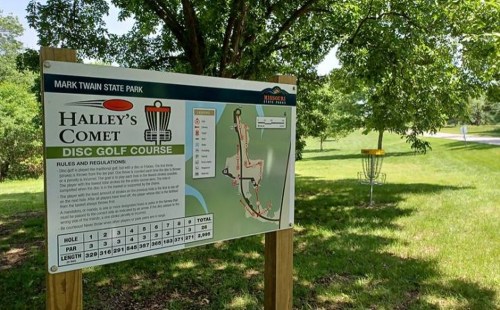 Sign for Halley's Comet Disc Golf Course at Mark Twain State Park, featuring a course map and rules.