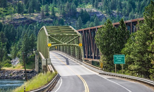 Scenic view of the Columbia River in Washington State surrounded by natural landscapes.