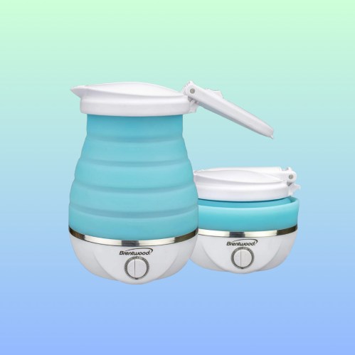 Two collapsible electric kettles in blue and white, set against a gradient background.