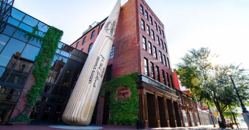 Photo of the exterior of the Louisville Slugger Museum in Kentucky, where the first slugger baseball bat was invented