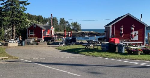 The front entrance and buildings of McLoons Lobster Shack in Maine