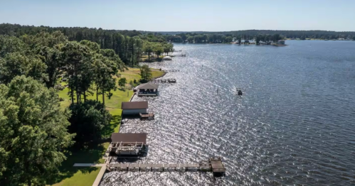 An aerial view of several waterfront houses on Lake Claiborne in Louisiana.