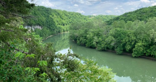 A view of the Kentucky River seen from the Raven Run Red Trail, an iconic hiking trail in Kentucky.