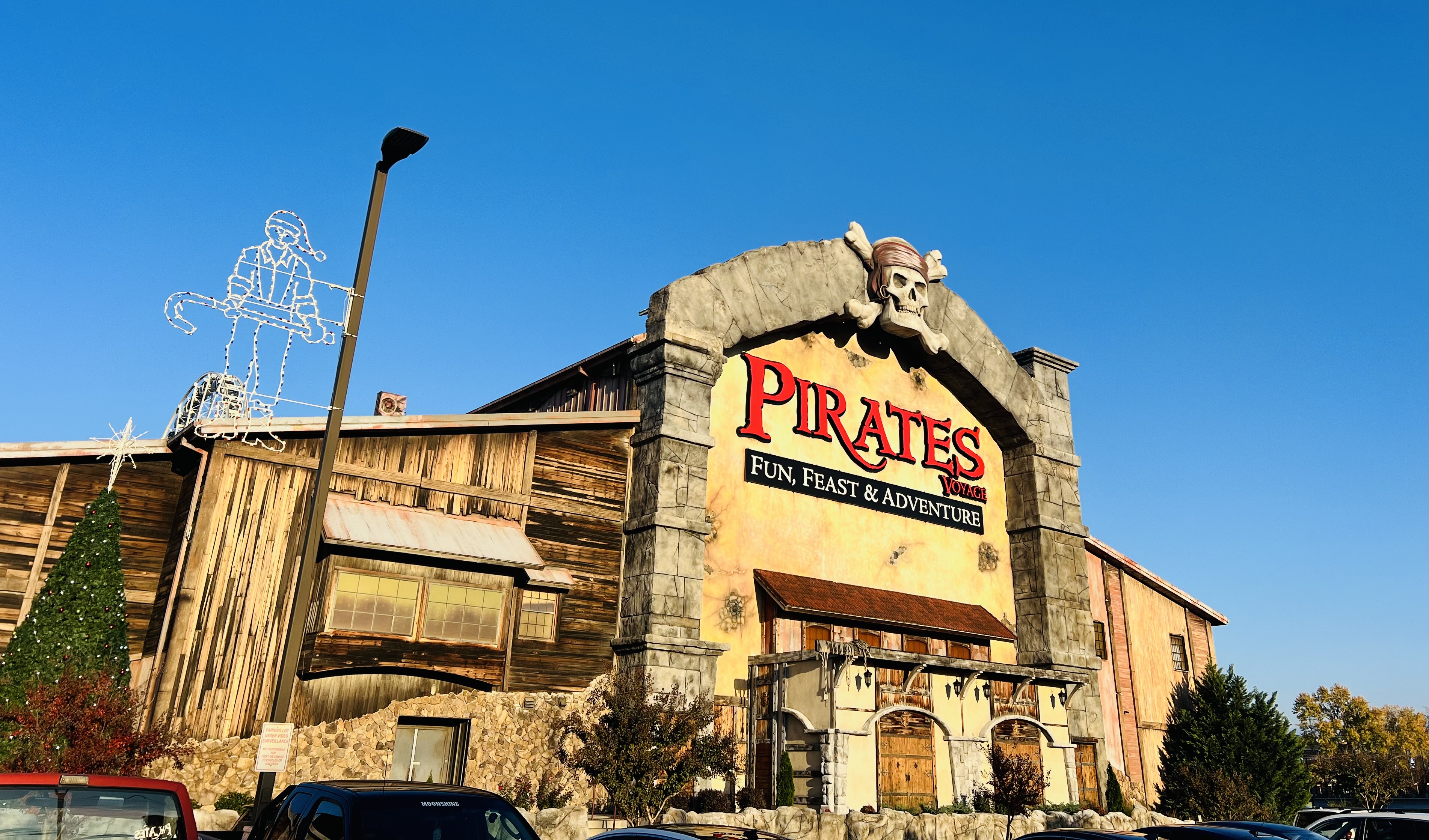 Two Days in Pigeon Forge: Dollywood, Titanic Museum, and Pirates Voyage, image size:3805x2238