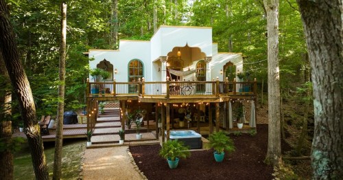 exterior photo of moroccan-themed airbnb in alabama