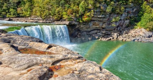 cumberland falls Kentucky with a rainbow on a sunny day