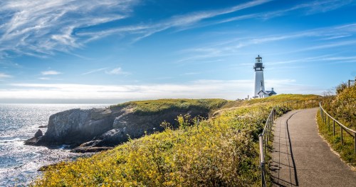 Oregon’s tallest lighthouse, Yaquina Head, stands on rugged basalt cliffs above the Pacific Ocean near Newport.