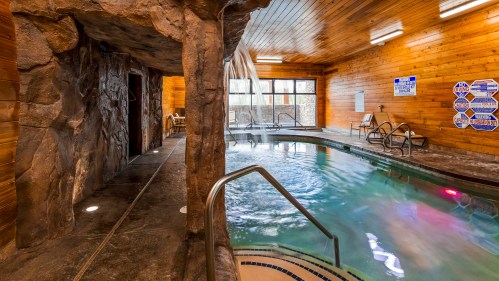 The pool at Brian Head Lodge