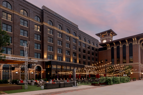 The exterior of Hotel Vin.