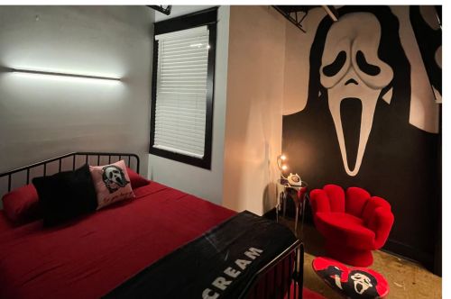 A mural of the main character from Scream in a bedroom