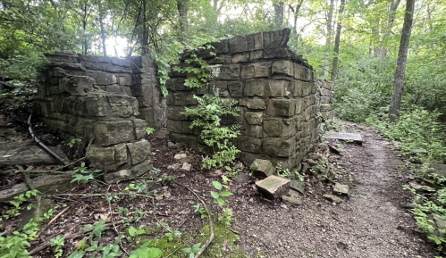 Dilapidated building on the Chupacabra Trail.