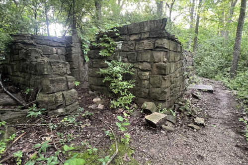 Dilapidated building on the Chupacabra Trail.