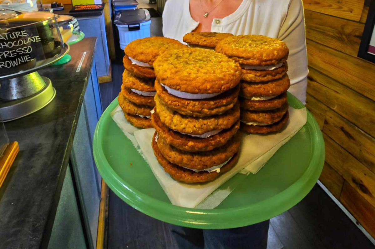 For a Sugary Dose of Nostalgia, Swing By Se7enBites for One of the Best Oatmeal Cream Pies in Florida