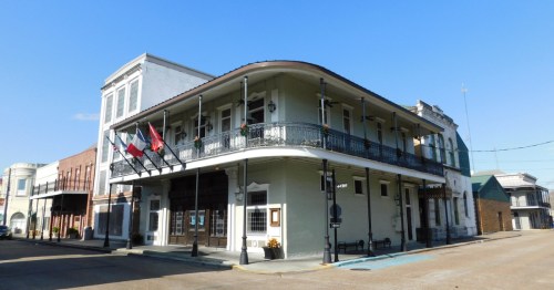 street and building view, downtown thibodaux louisiana