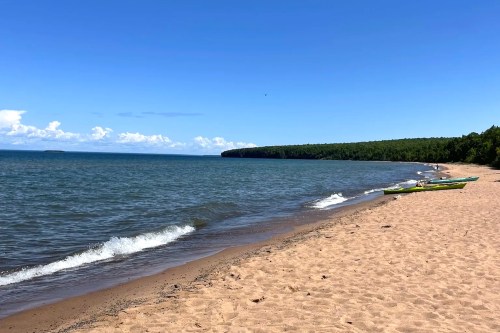 Photo source: https://www.alltrails.com/trail/us/wisconsin/meyers-beach-sea-cave-trail/photos