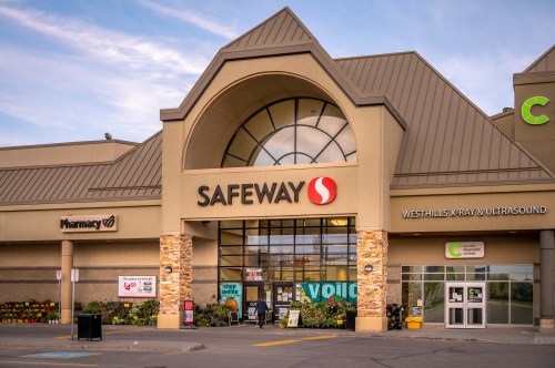 Safeway grocery store exterior