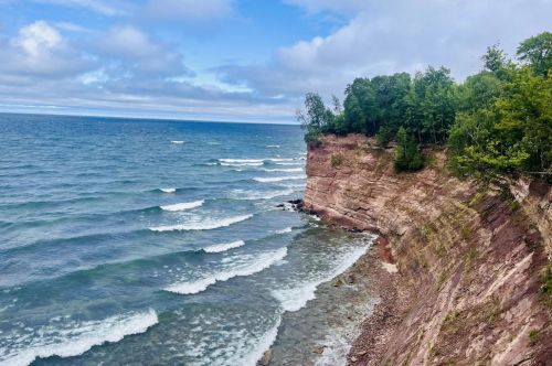 Rocky cliffs overlooking the waves of Lake Superior.