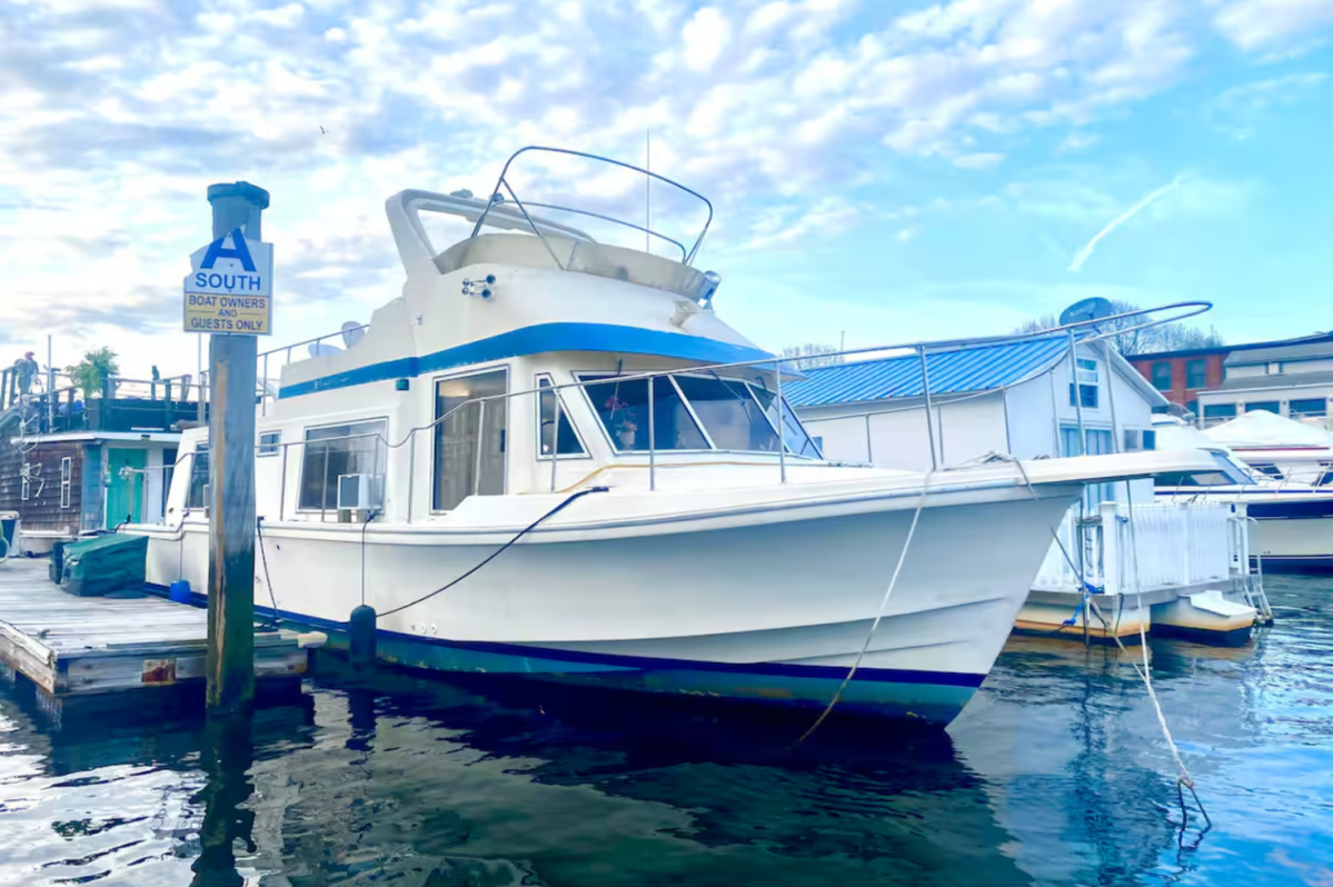 Stay on a Houseboat in Providence for the Ultimate Late-Summer Getaway