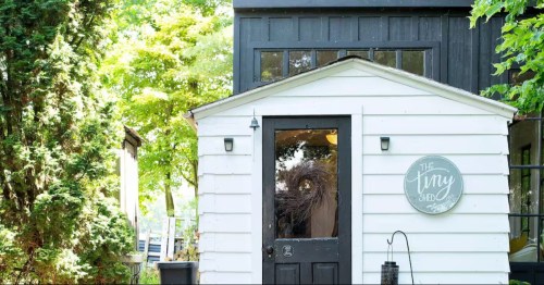 The exterior of the tiny shed glamping Airbnb