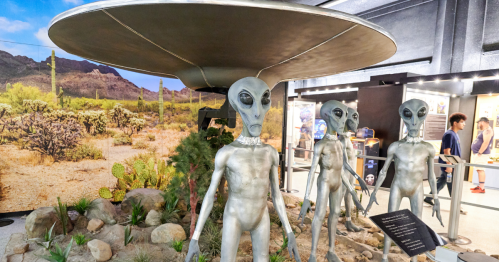 alien sculptures in roswell new mexico