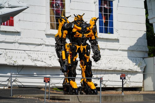 A giant yellow Transformer outside of Top Secret in the Wisconsin Dells