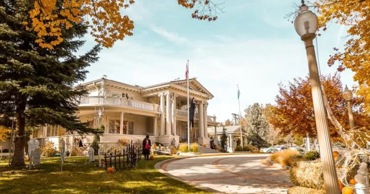 Escape to This Charming Mountain Town in Nevada Before Fall Ends