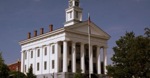 A historic white court house.