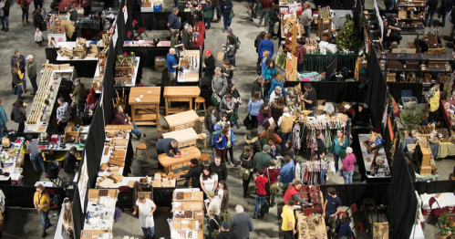 Hundreds of shoppers exploring vendors at the Maine Harvest Festival