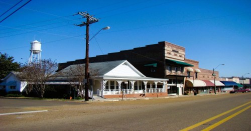 Quant downtown square in Flora, a small town in Mississippi.