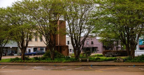 Downtown square of Grenada, Mississippi, a small town destination for fall activities.