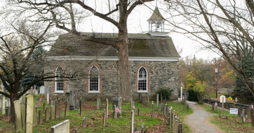 Side view of the Old Dutch Church in Sleepy Hollow, NY