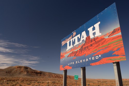Welcome to Utah road sign with the slogan “Life Elevated” against a scenic backdrop in the USA.