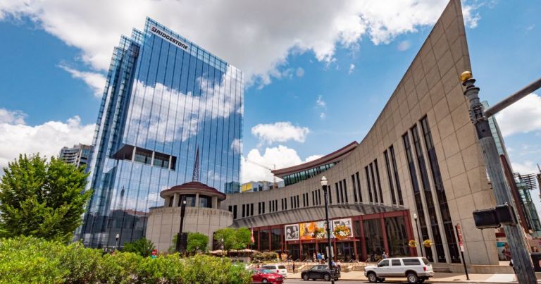 نمای بیرونی تالار مشاهیر موسیقی کانتری