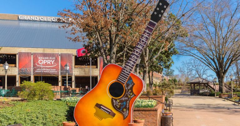 نمای بیرونی ساختمان گرند اول اپری در نشویل