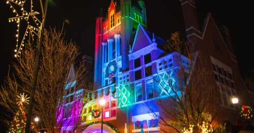 The courthouse in Bardstown, KY, aglow for the holidays