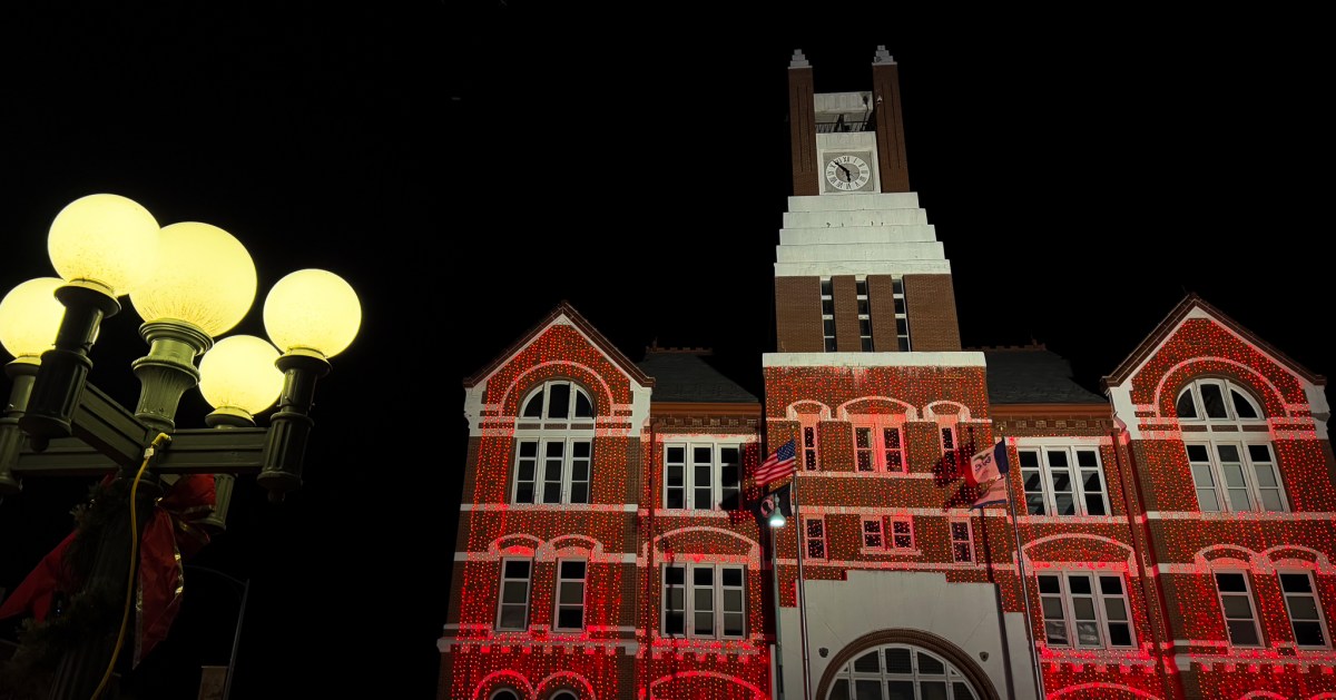 This Town in Iowa Looks Straight Out of a Hallmark Christmas Movie