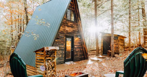 A frame log cabin Airbnb with firepit in New Hampshire