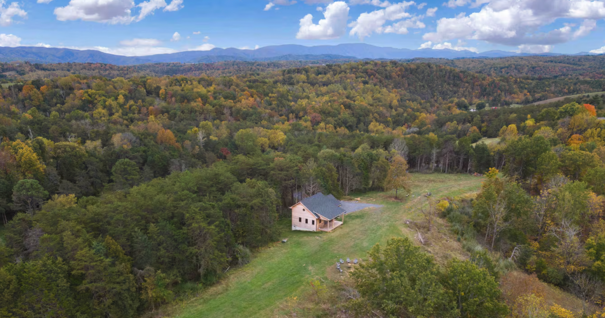 7 Trending Rentals in Virginia That People Book on Repeat (And We See Why)