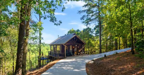 An exterior view from the driveway of Mount Mirabelle, an Airbnb in Broken Bow, Oklahoma