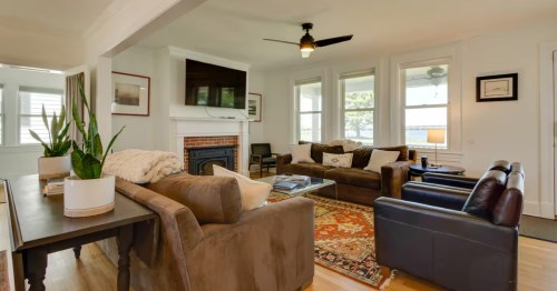 Classic living room in an Airbnb in Cambridge, MD