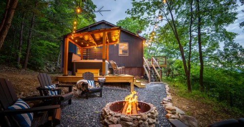 A cozy Airbnb in Virginia overlooking the mountains with a fire pit.
