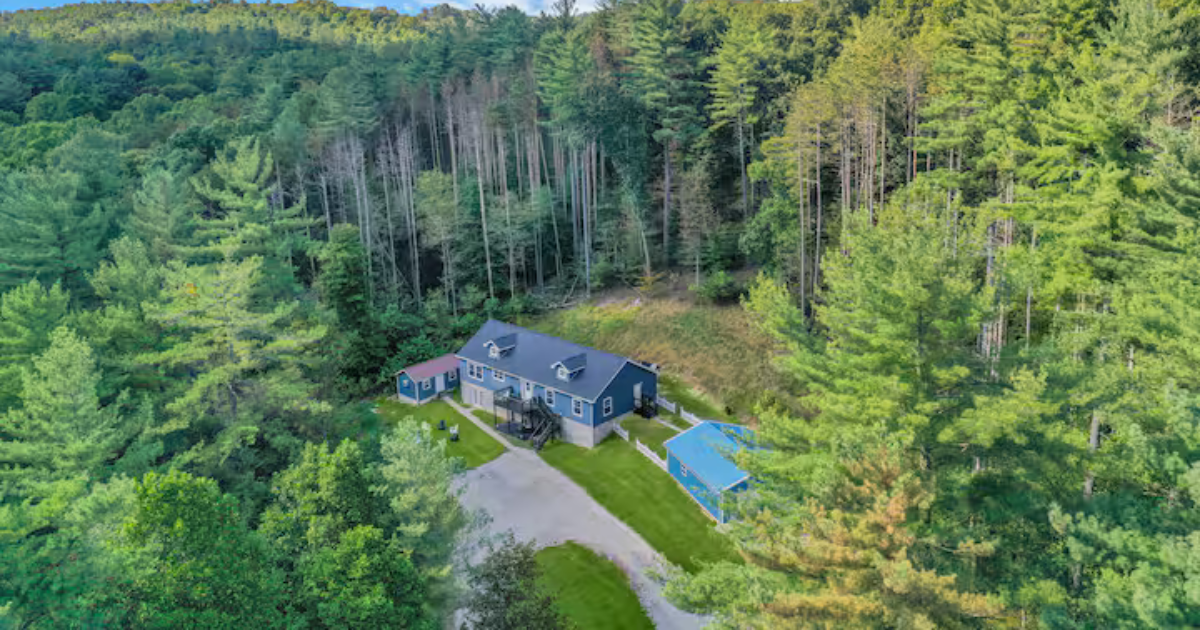 This Cozy Ohio Airbnb Is Straight Out of a Hallmark Movie