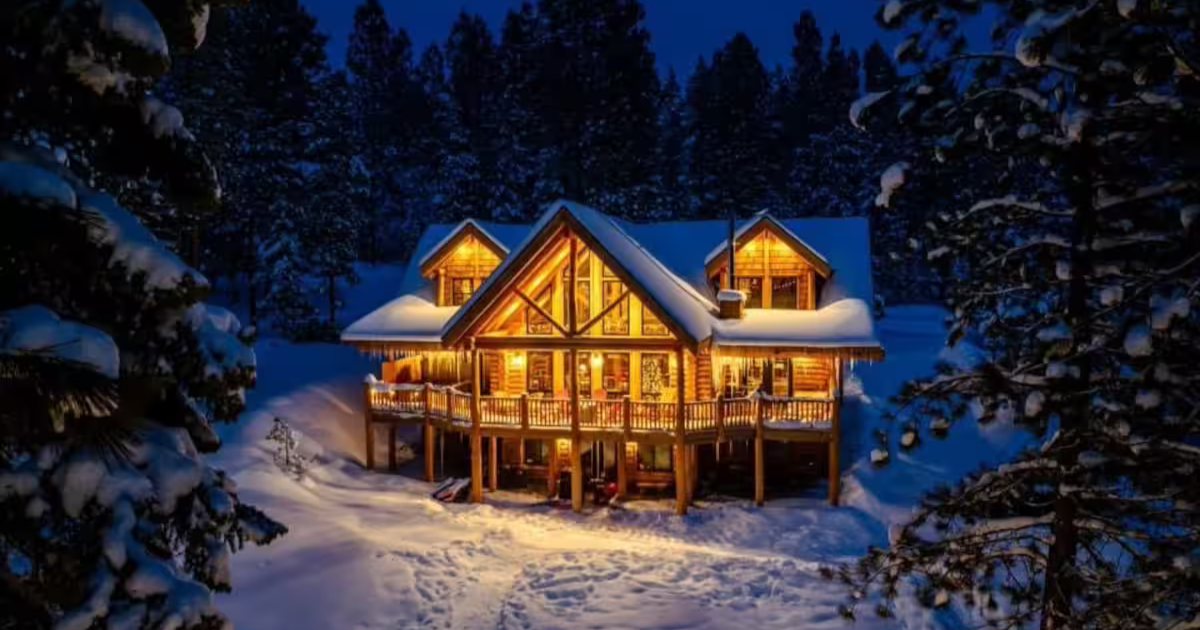 This Cozy Oregon Airbnb Is Straight Out of a Hallmark Movie