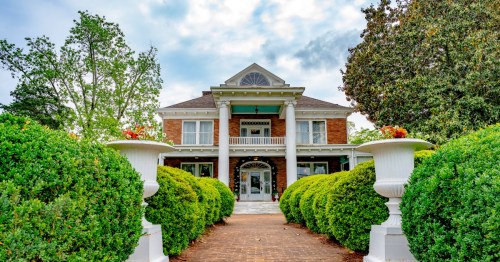 A historic home in Union City, Georgia that houses a buffet restaurant