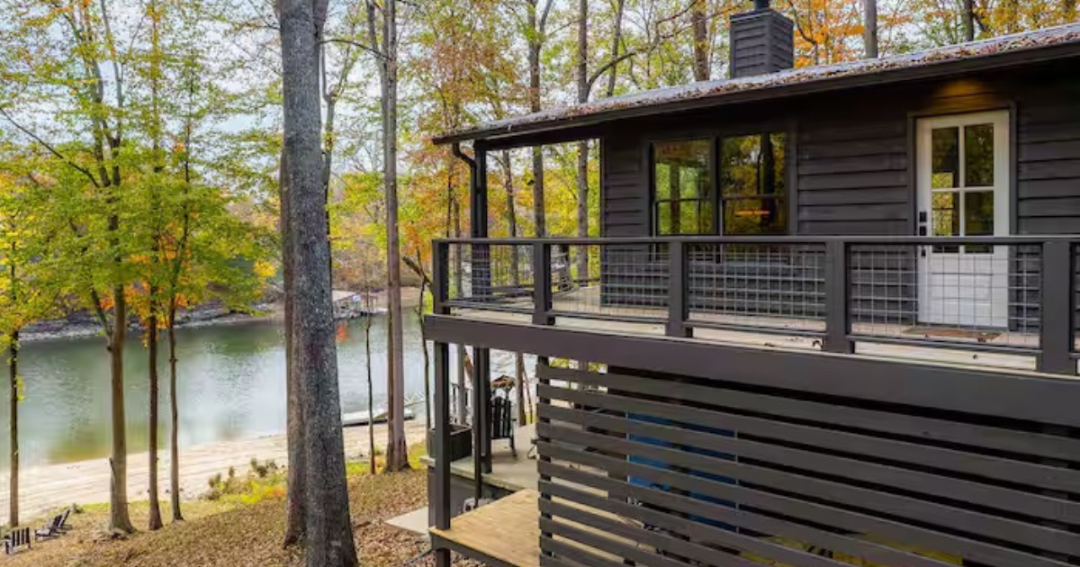 This Cozy Tennessee Airbnb Is Straight Out of a Hallmark Movie